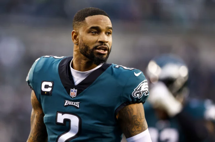 Darius Slay calls out Eagles fans for reaction to scary preseason injury