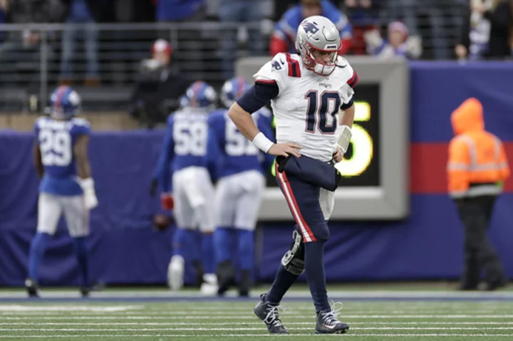 Patriots head into another week of quarterback controversy after Jones benched for 4th time