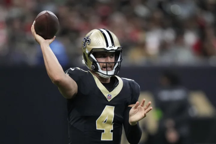 Carr throws TD pass in Saints debut; rookie O’Connell leads Raiders to win