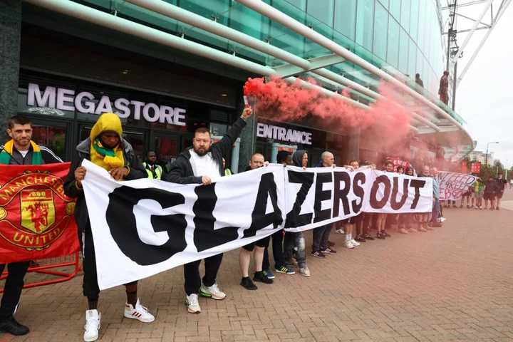 Anti-Glazer protesters block Manchester United megastore on day of new kit release
