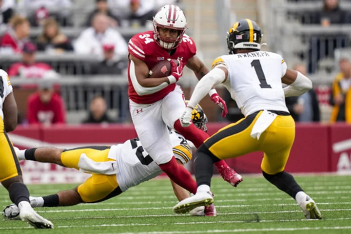 Williams' 82-yard TD sparks Iowa to 15-6 win over Wisconsin. Badgers lose QB Mordecai to hand injury