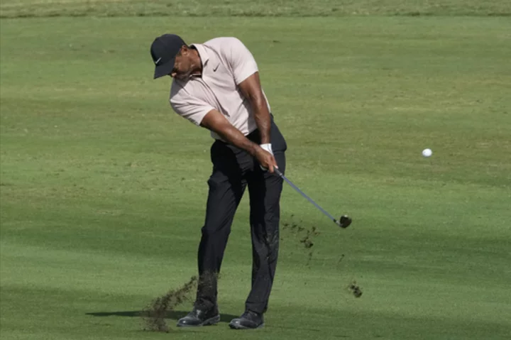 Tiger Woods has a sloppy finish for a 75 in his return in the Bahamas