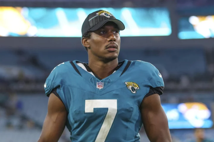 Jaguars WR Zay Jones arrested on misdemeanor domestic battery charge, awaits first appearance