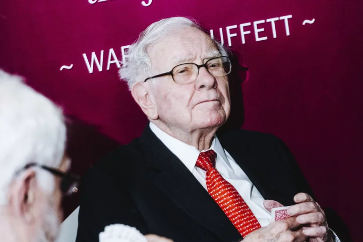 Berkshire Says Billionaire Haslam Promised Illicit Payments to Juice Pilot’s Profit