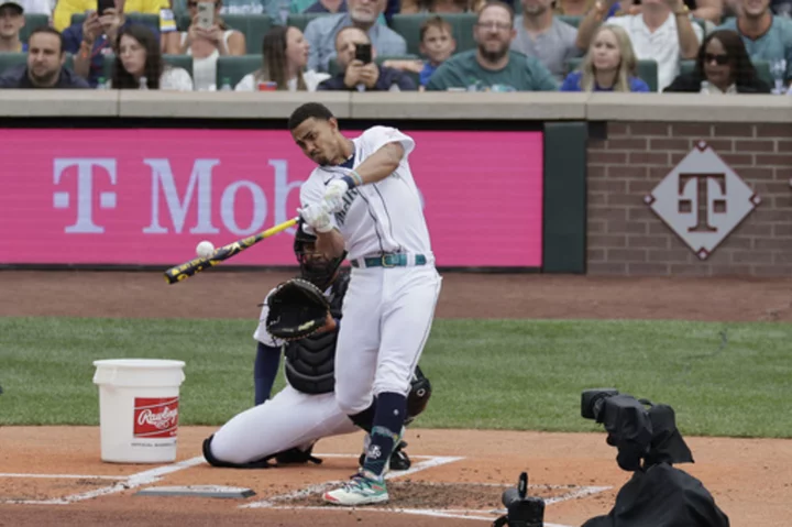 Julio Rodríguez hit a record 41 homers in the Home Run Derby's first round to beat Pete Alonso