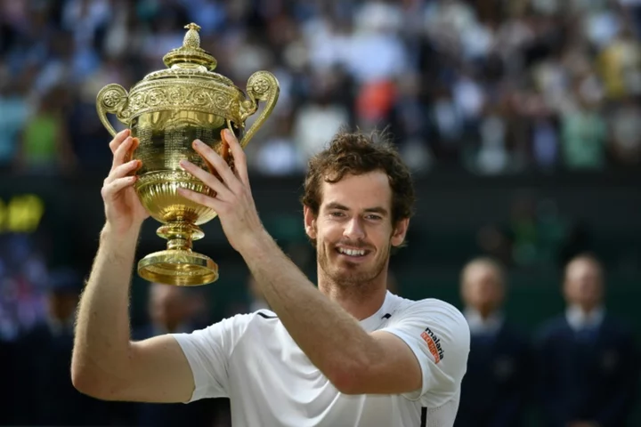 Murray's family question absence of former Wimbledon champ from poster