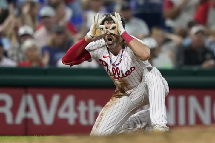 Phillies split doubleheader with National League-leading Braves