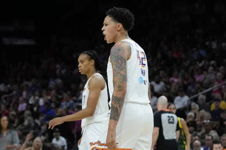 Mercury set WNBA record with 45 first-quarter points, hold off Sun 90-84