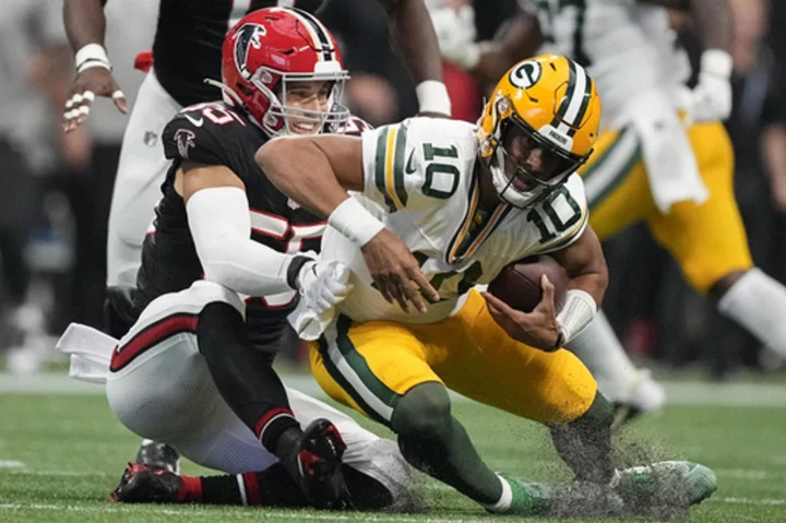 Love takes blame for crucial botched quarterback sneak in Packers' 25-24 loss to Falcons