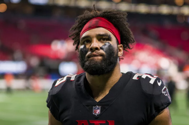 Falcons lose top punt returner Avery Williams to season-ending knee injury