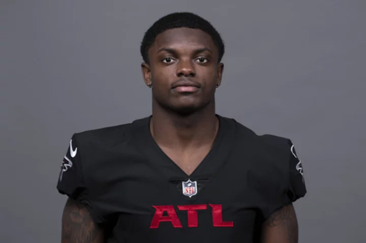 Falcons rookie CB Clark Phillips III carted off with leg injury during joint practice with Dolphins