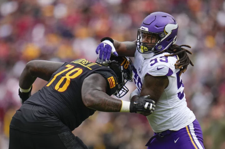 Browns agree to acquire Pro Bowl defensive end Za'Darius Smith from Vikings, AP source says
