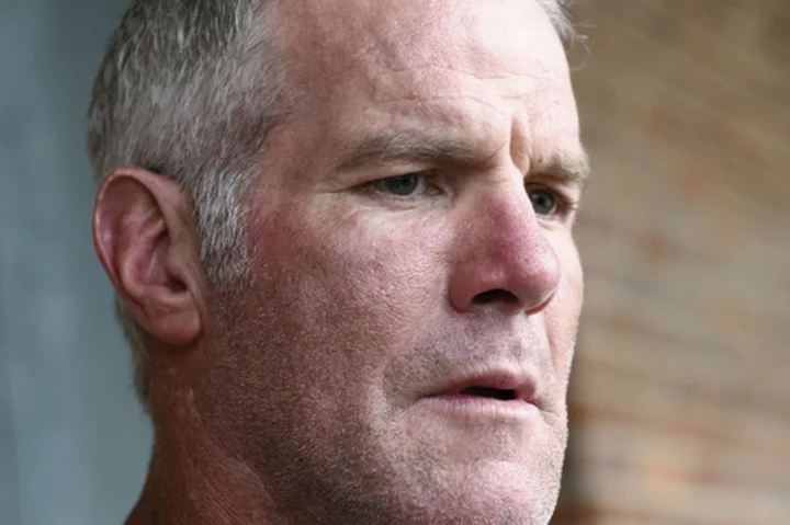 Favre asks Mississippi Supreme Court to remove him from welfare lawsuit