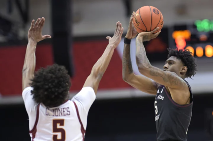 Washington, Taylor help No. 12 Texas A&M rally from 21-point deficit to beat Iowa State 73-69